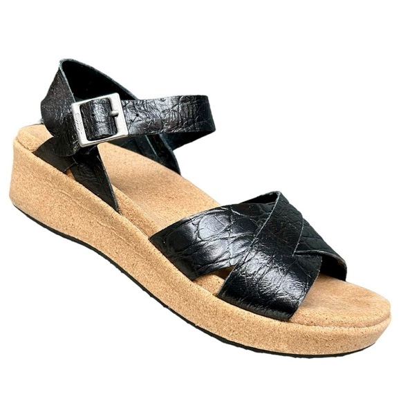 Revitalign Platform Leather Buckle Sandals, Size 6 EUC Vacation Casual Sandals - Picture 1 of 10